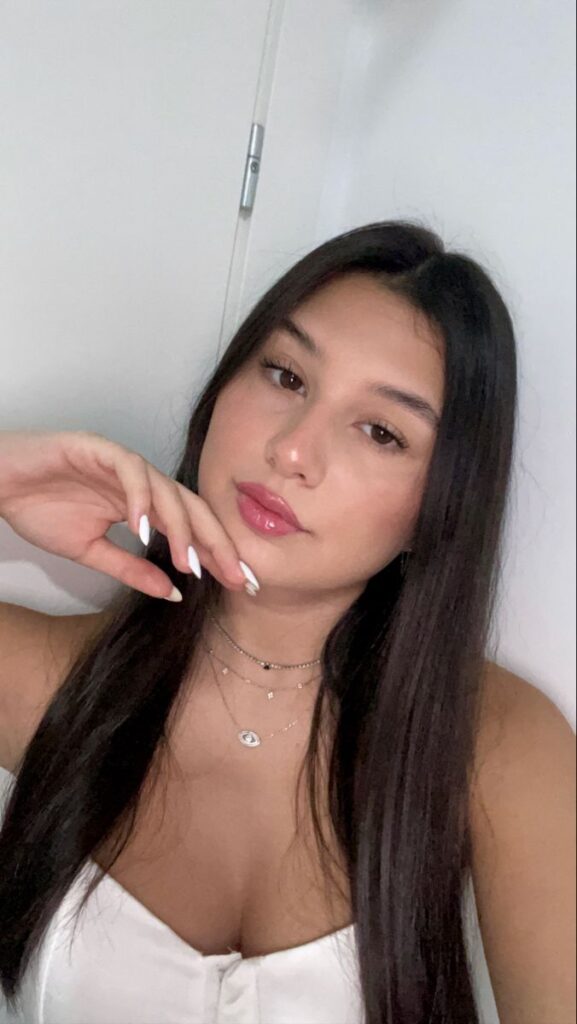 Bakırköy Escort İlanları için şık bir kafe köşesi